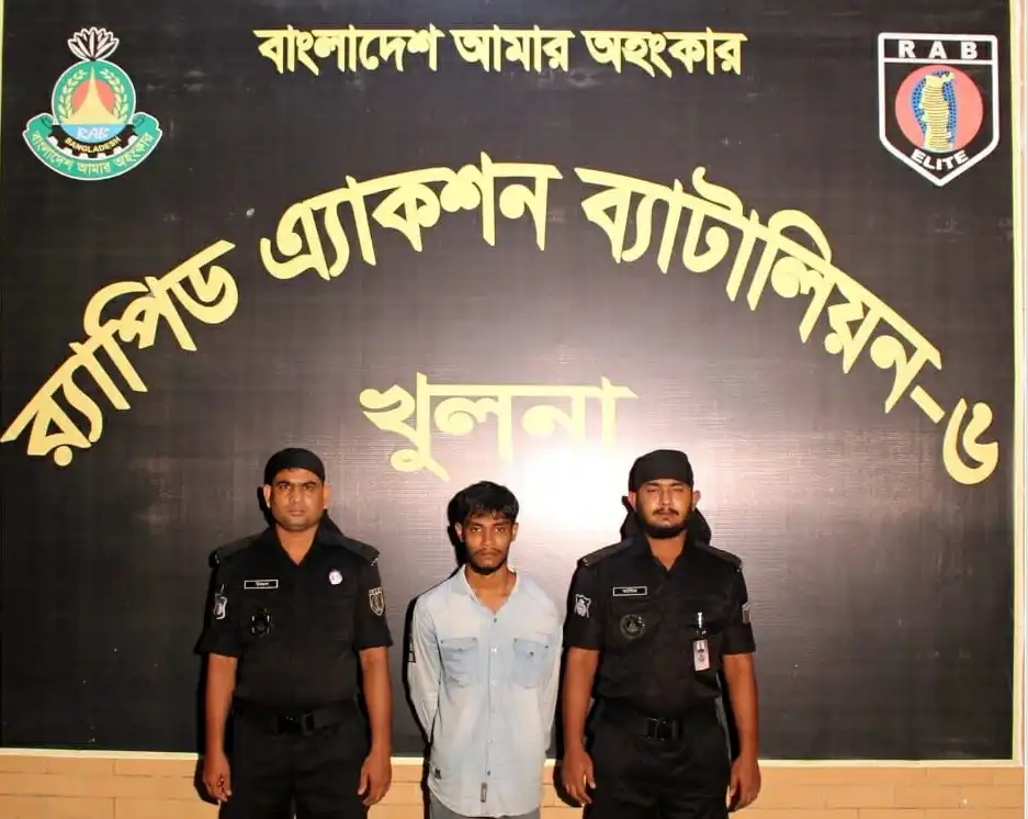 খুলনায় অস্ত্র গুলিসহ র‌্যাবের হাতে আটক এক