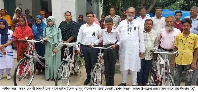 পাইকগাছায় বাই সাইকেল ও সেলাই মেশিন বিতরণ