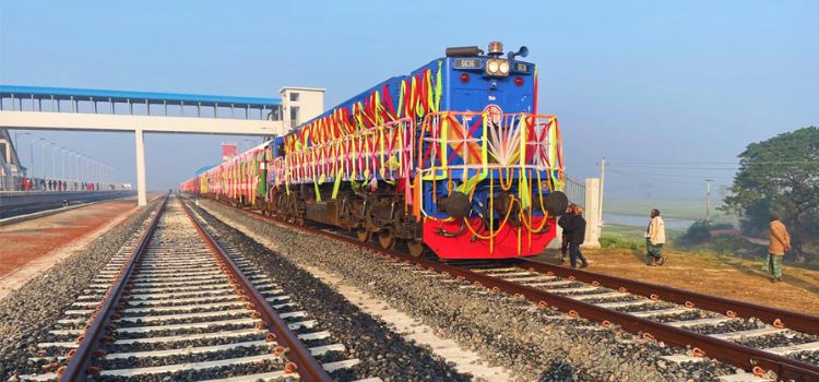 poddasetu hoye dhaka khulnar train vara o somoysuchi