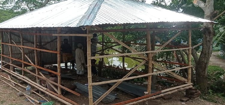sorkari khal dokhol kore ghor nirman