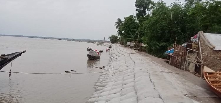 beri-badh-bodle-diyeche-jele-pollir-jibon-chitro